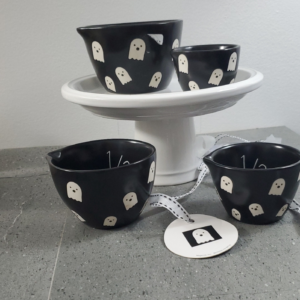 Nwt Rae Dunn Ghost Measuring Cups